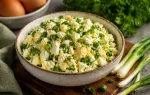 Салат с яйцом и зелёным луком простой и свежий
