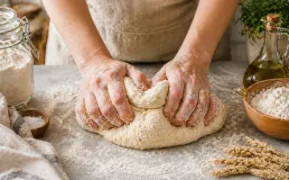 Правильный замес теста руками для домашнего хлеба