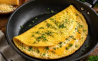 Омлет с сыром и зеленью на сковороде просто и вкусно